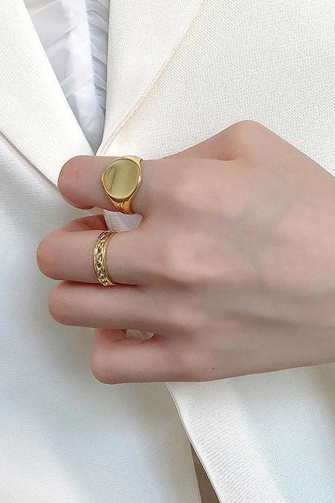 Circle Signet Ring - Gold - Jewelry
